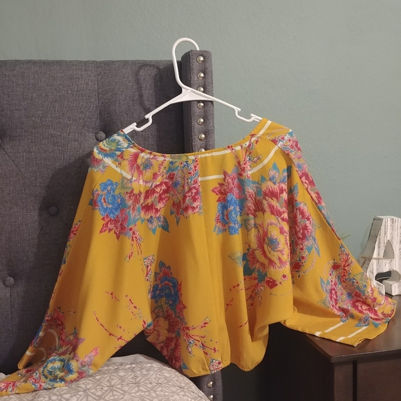 3/$20 🌸 Flying Tomato Floral Print cropped top Small Size - Picture 7 of 7